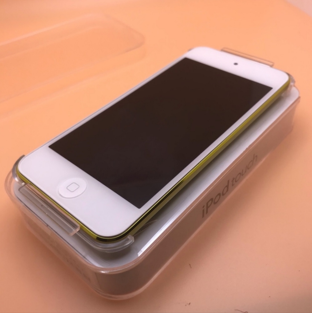 iPod 5 Touch  Generation  NEW still in factory box (Opened Box)